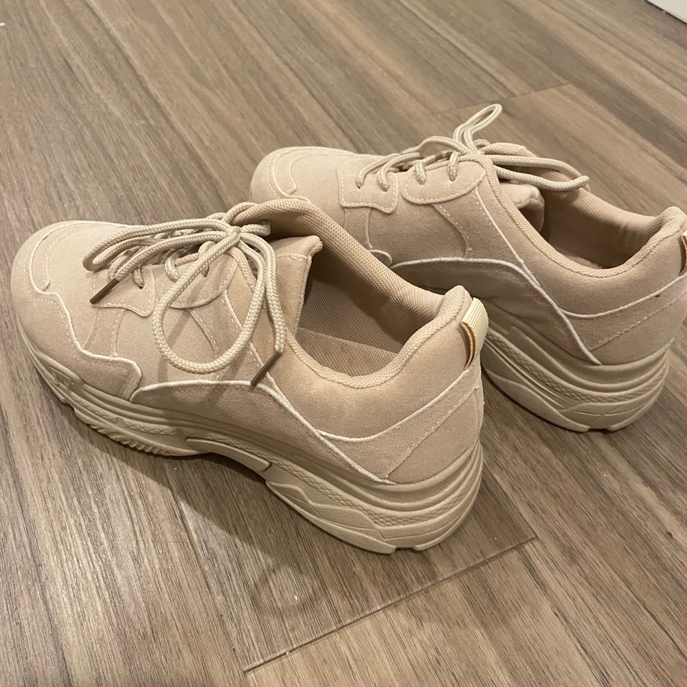 Chunky Missguided tan sneakers